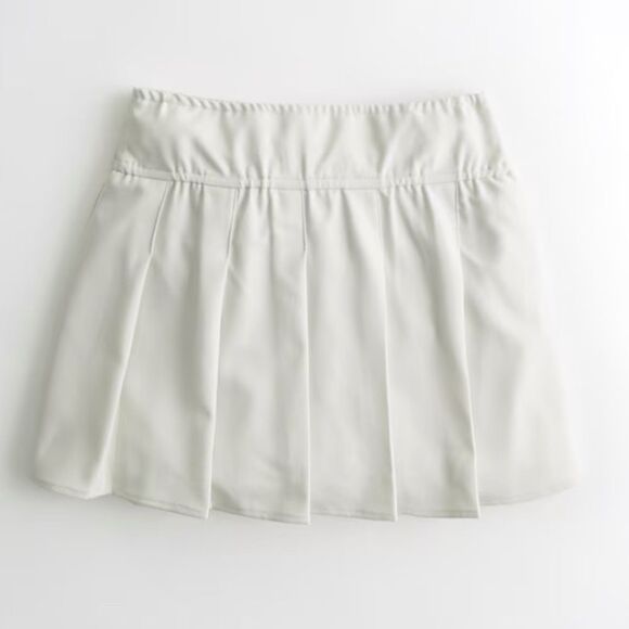 Hollister Pleated Skirt Off White M NWT and in packaging - Picture 1 of 3